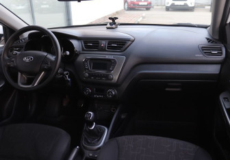 Подержанный автомобиль Kia Rio Sedan 2013 года (14 фото)