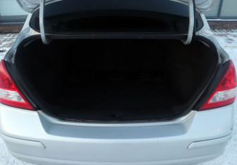 Подержанный автомобиль Nissan Tiida Sedan 2008 года (10 фото)