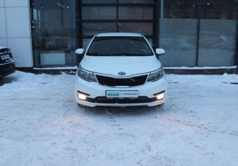 Подержанный автомобиль Kia Rio Hatchback 2016 года (8 фото)