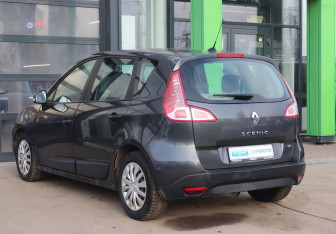 Подержанный автомобиль Renault Scenic 2009 года (3 фото)