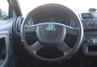 Подержанный автомобиль Skoda Fabia Wagon 2011 года (15 фото)