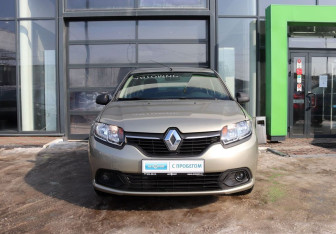 Подержанный автомобиль Renault Logan Sedan 2015 года (8 фото)