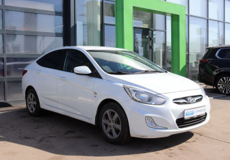 Подержанный автомобиль Hyundai Solaris Sedan 2014 года (2 фото)