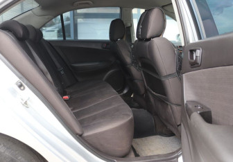 Подержанный автомобиль Hyundai Sonata 2008 года (11 фото)