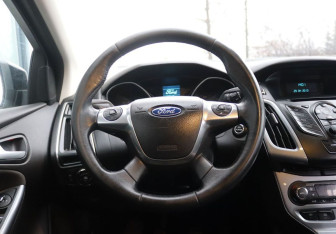 Подержанный автомобиль Ford Focus Hatchback 2012 года (16 фото)