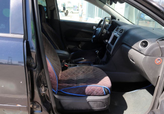 Подержанный автомобиль Ford Focus Sedan 2006 года (6 фото)