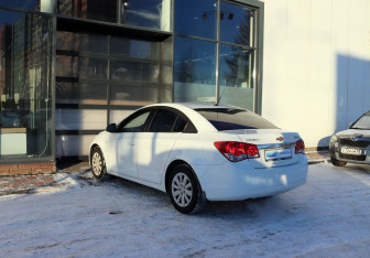 Подержанный автомобиль Chevrolet Cruze Sedan 2010 года (3 фото)