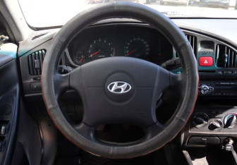 Подержанный автомобиль Hyundai Elantra Sedan 2006 года (14 фото)