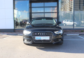 Подержанный автомобиль Audi A4 Sedan 2012 года (8 фото)