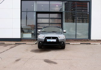 Подержанный автомобиль Mitsubishi ASX 2013 года (8 фото)