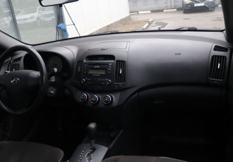 Подержанный автомобиль Hyundai Elantra Sedan 2008 года (15 фото)
