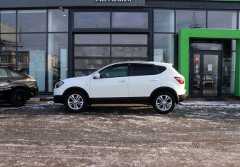 Подержанный автомобиль Nissan Qashqai 2011 года (2 фото)