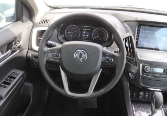 Подержанный автомобиль DongFeng AX7 2018 года (15 фото)
