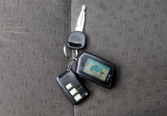 Подержанный автомобиль Kia Rio Sedan 2003 года (18 фото)