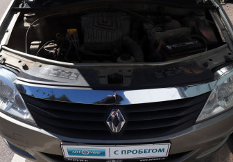 Подержанный автомобиль Renault Logan Sedan 2013 года (17 фото)
