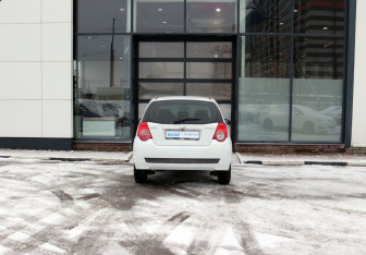 Подержанный автомобиль Chevrolet Aveo Hatchback 2010 года (4 фото)