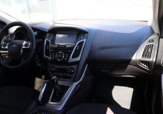 Подержанный автомобиль Ford Focus Hatchback 2013 года (13 фото)