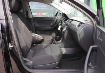 Подержанный автомобиль Skoda Rapid Liftback 2015 года (13 фото)