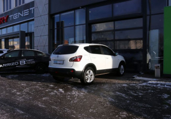Подержанный автомобиль Nissan Qashqai 2011 года (5 фото)