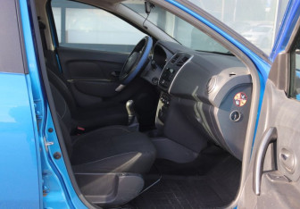 Подержанный автомобиль Renault Sandero 2018 года (14 фото)