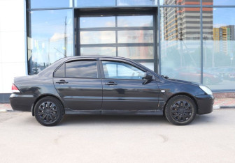 Подержанный автомобиль Mitsubishi Lancer Sedan 2004 года (6 фото)
