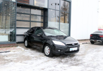 Подержанный автомобиль Ford Focus Sedan 2008 года (7 фото)
