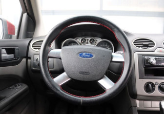 Подержанный автомобиль Ford Focus Hatchback 2009 года (15 фото)