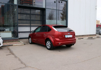 Подержанный автомобиль Ford Focus Hatchback 2009 года (3 фото)