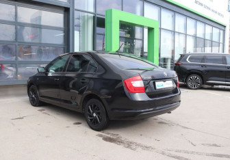 Подержанный автомобиль Skoda Rapid Liftback 2015 года (3 фото)