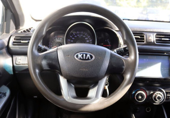 Подержанный автомобиль Kia Rio Sedan 2013 года (16 фото)