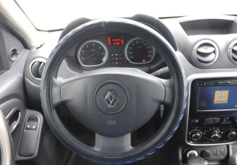 Подержанный автомобиль Renault Duster 2014 года (15 фото)