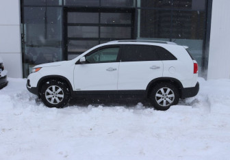 Подержанный автомобиль Kia Sorento 2010 года (2 фото)