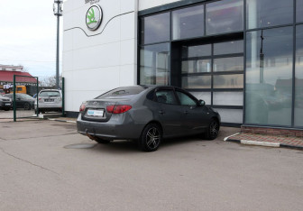 Подержанный автомобиль Hyundai Elantra Sedan 2008 года (5 фото)