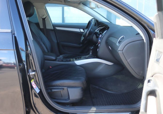 Подержанный автомобиль Audi A4 Sedan 2012 года (12 фото)