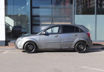 Подержанный автомобиль Kia Rio Hatchback 2011 года (2 фото)