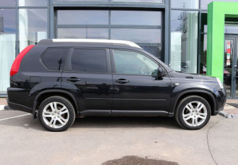 Подержанный автомобиль Nissan X-Trail 2011 года (6 фото)