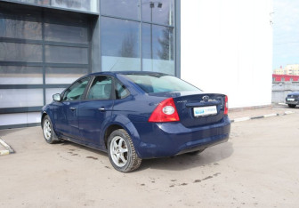 Подержанный автомобиль Ford Focus Sedan 2011 года (3 фото)