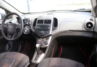 Подержанный автомобиль Chevrolet Aveo Sedan 2013 года (12 фото)