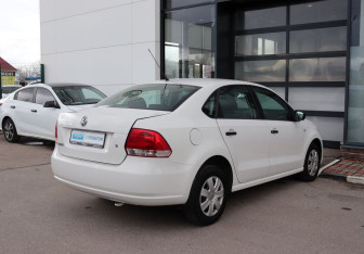 Подержанный автомобиль Volkswagen Polo Sedan 2012 года (5 фото)