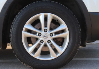 Подержанный автомобиль Nissan Qashqai 2013 года (17 фото)