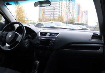 Подержанный автомобиль Suzuki Swift Hatchback 2011 года (14 фото)