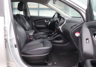 Подержанный автомобиль Hyundai ix35 2012 года (12 фото)