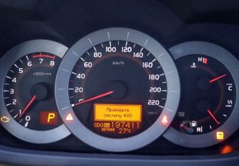 Подержанный автомобиль Toyota RAV4 2011 года (9 фото)