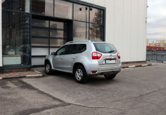 Подержанный автомобиль Nissan Terrano 2017 года (3 фото)