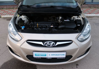 Подержанный автомобиль Hyundai Solaris Sedan 2011 года (10 фото)