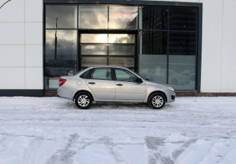 Подержанный автомобиль LADA (ВАЗ) Granta Liftback 2017 года (6 фото)