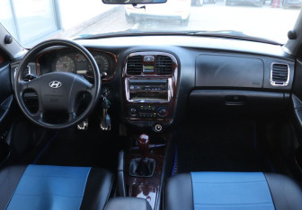 Подержанный автомобиль Hyundai Sonata 2008 года (14 фото)
