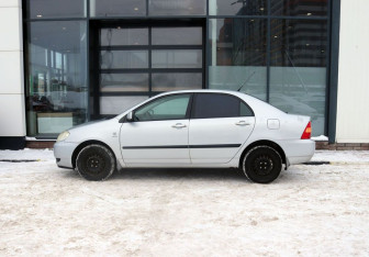 Подержанный автомобиль Toyota Corolla Sedan 2004 года (2 фото)