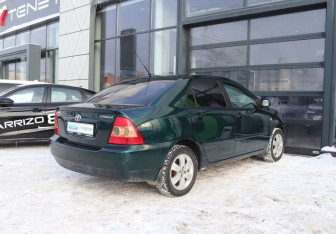 Подержанный автомобиль Toyota Corolla Sedan 2006 года (5 фото)