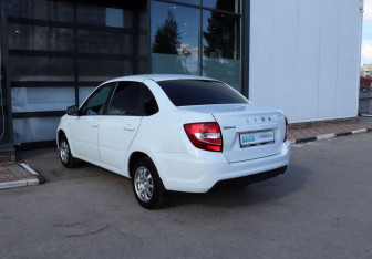 Подержанный автомобиль LADA (ВАЗ) Granta Sedan 2020 года (3 фото)